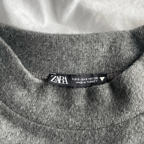 Zara mock neck - Picture 2 of 2